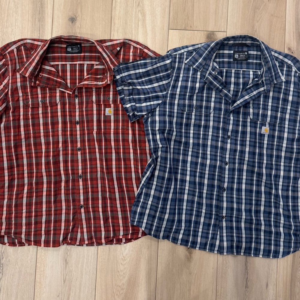 2 Men’s XXL Carhartt Short Sleeve Shirts in perfect condition